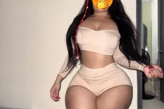 hot latina mami 🔥big booty 🍑 b... - Image 1