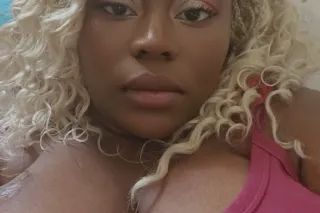 Lonely and bored - 39 - Image 1