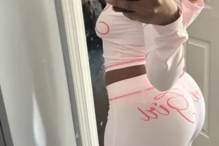 hey daddy 😘 im available all d... - Image 2