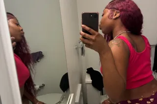 hey daddy 😘 im available all d... - Image 1