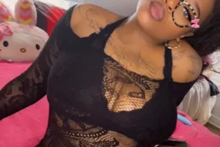 🦌𝐵𝒜𝑀𝐵𝐼 𝒟𝒜 𝐵𝒪𝒟𝒴 🦌 5 Ft, Gray Eyes ❤ Stunning Personality ❤💦 Perfect Hygiene - Image 8