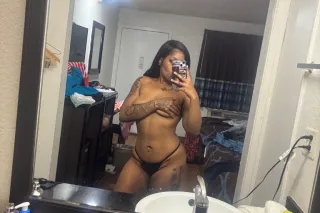 CALI GIRL 🌴 PRETTY IN THE EYES 🌹THICK IN THE THIGHS🍑 - Image 5