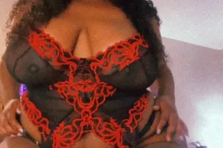 𝑼𝒑𝒔𝒄𝒂𝒍𝒆 𝑭𝒓𝒆𝒂𝒌𝒚 𝑬𝒃𝒐𝒏𝒚 👸🏽👅🌟 * 10... - Image 4