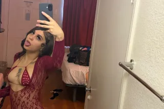 petite and playful vibes, good... - Image 2