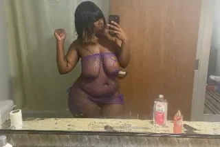 BIG BOOTY 🍑WITH THE WETTEST 🌊💦💧CAT 🐱N FIREST🔥HEAD INTOWN 🫦 - Image 1