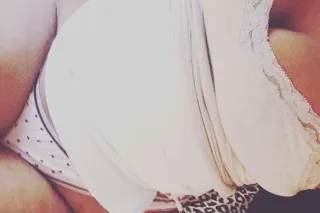 Sexy party mami ready to party... - Image 4