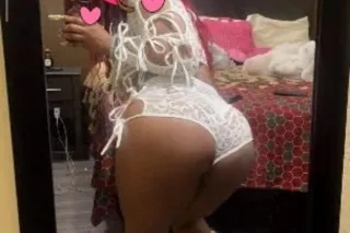 Beautiful Latina available for... - Image 1