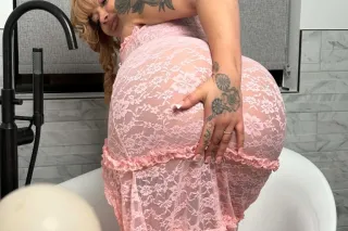 2 girl available Cum play with... - Image 1