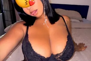 Young sexy Beauty Angel 💞 And🍎... - Image 1