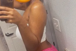 Ebony Goddess.. Discreet, Unru... - Image 2