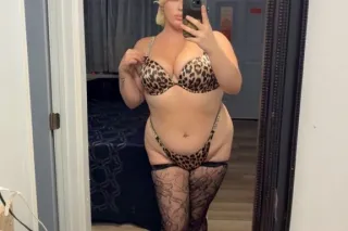 hey hunny bun 🍯let me pleasure... - Image 1