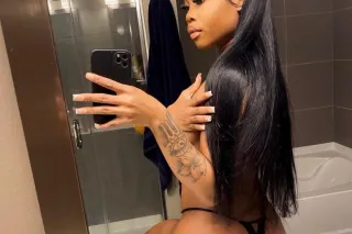 Party with a barbie 🍾 - 21 - Image 4