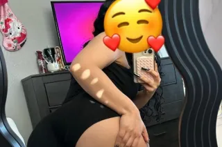 Hermosa latina nueva en la ciu... - Image 2