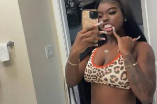 5'3 sexy🍫The Real Pretty Face😍... - Image 4