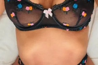 sexy latina - Image 6