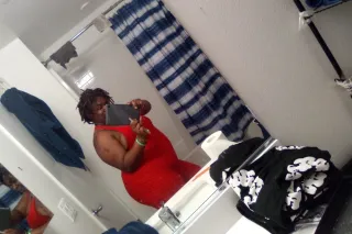 HEAD QUEEN WIT A SUPER TIGHT T... - Image 3