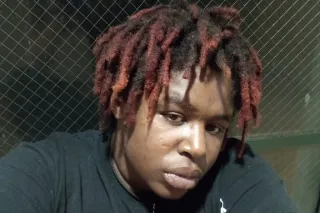 HEAD QUEEN WIT A SUPER TIGHT T... - Image 1