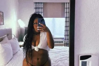 BIG BOOTY PRETTY FACE BADDIE😍😍... - Image 1