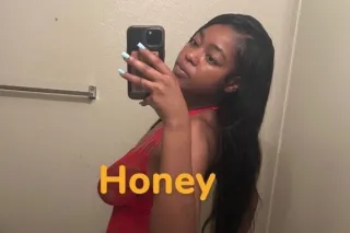 😏💦💦FUNN WETT HOTT EBONY FRIEND... - Image 1