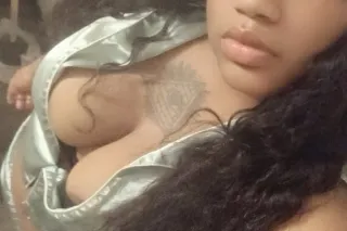 come hang with a bad bitch - 2... - Image 1