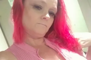 Moma and pregnant daughter and... - Image 1