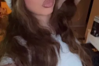 Two Girls , One Unforgetable V... - Image 3