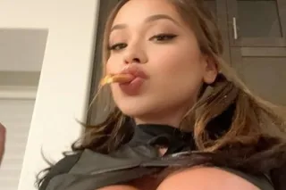 Come have fun💋 willing to plea... - Image 1