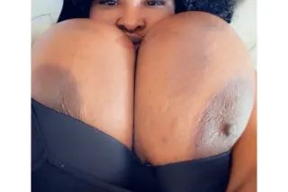 Last nite here Sexy BBWWith Juggs and juicy wet 💦🍌 - Image 11