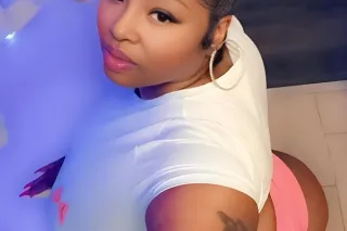 Last nite here Sexy BBWWith Juggs and juicy wet 💦🍌 - Image 9