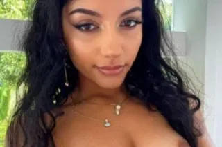 Available for hookup 💋Looking ... - Image 2