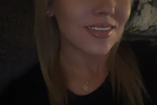 Bilingual Blonde Bombshell💣 🗣H... - Image 3