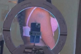 NEW IN TOWN - 25 - Image 3