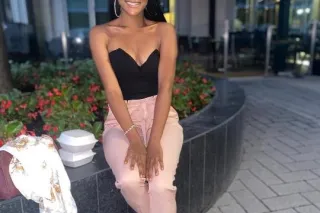 Hottie with a body Reviewed AN... - Image 4