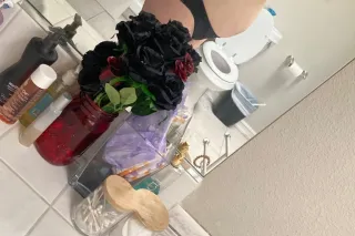 TᕼIᑕKK 💋🅱︎🅻🅾︎🅽🅳🅴 🅔🅧🅟🅔🅒🅣🅘🅝🅖 ᗰOᗰ... - Image 1