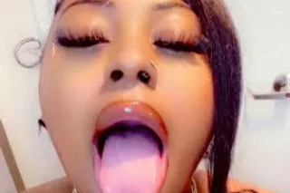 💦🎀 Busty Wet thick slippery ma... - Image 1