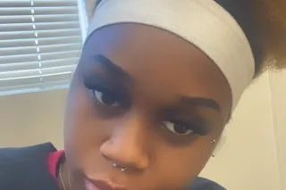 high class girl looking for bi... - Image 1