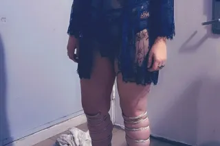 Beautiful brown eyed brunette ... - Image 4