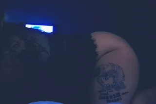 Beautiful brown eyed brunette ... - Image 1