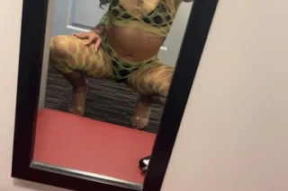 I’m the type of fine that make... - Image 3