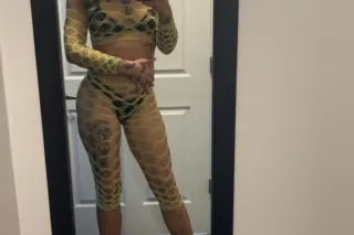 I’m the type of fine that make... - Image 1