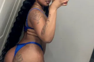 Petite Bombshell 💣 - 20 - Image 1