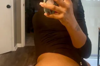 Never Kiss N Tell - Image 5