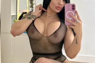 beautiful hot Cuban girl - Image 5