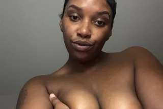 Good Head Available ONLY - 24 - Image 1