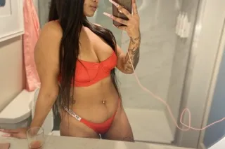 Beautiful Hawaiian Bombshell😘I... - Image 2