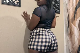 im not mobile, no outcall - 29 - Image 1