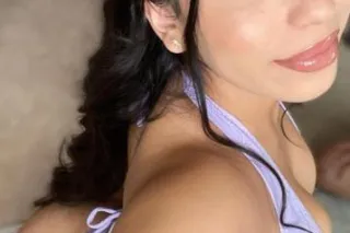 Pay cash no advance Latina ver... - Image 2