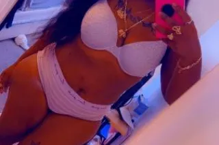 chocolate delight 🍫🩷🩷 - 28 - Image 1