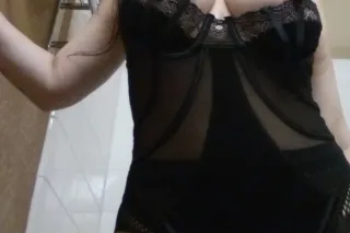 Feral Housewife waiting for yo... - Image 3