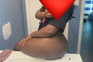 INCALL /OUTCALL CHOCOLATE READ... - Image 3